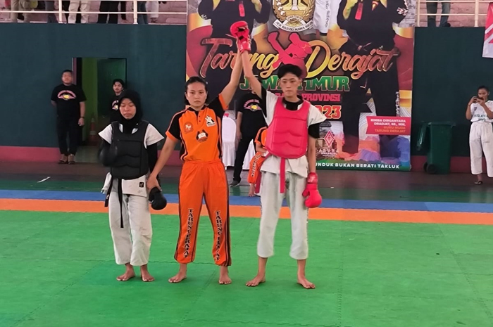Khansa (merah) usai bertanding melawan atlet dari Kota Malang, Rabu (12/7).
