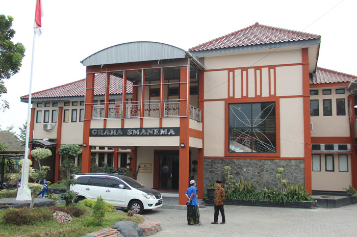 Gedung utama SMAN Mojoagung Jombang