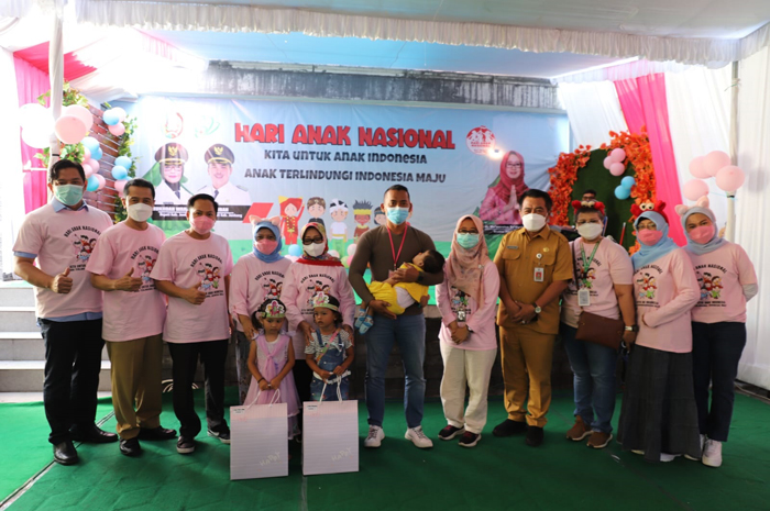 Direktur RSUD Jombang bersama Bupati Jombang merayakan HAN 2023 dengan membentuk KOSACY