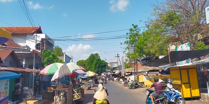PKL pasar tumpah di kompleks PCN Jombang yang rencananya bakal direlokasi.