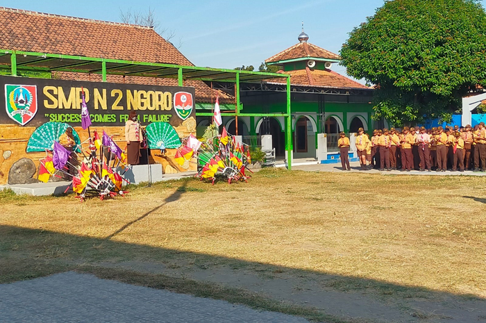 Prosesi peringatan HUT ke-78 RI di SMPN 2 Ngoro
