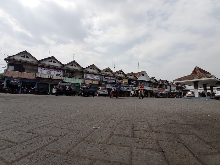 Sub Terminal Mojoagung adalah salah satu sub terminal di Jombang yang sedianya akan dialih fungsikan.