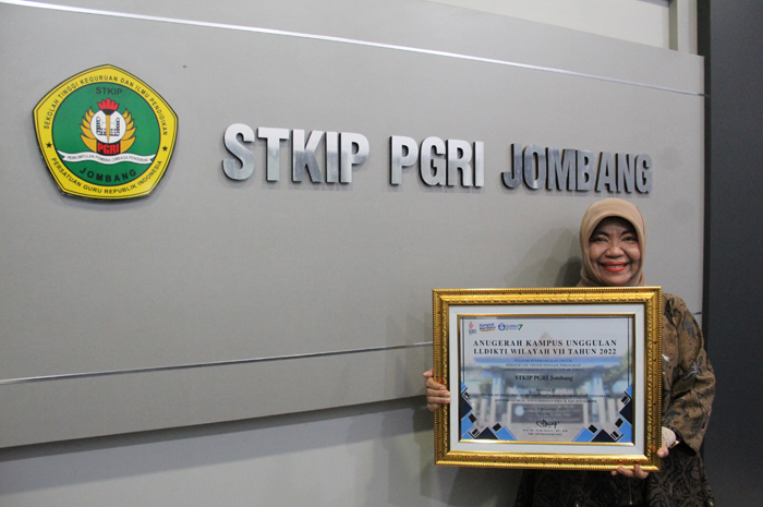 Ketua STKIP PGRI Jombang Munawaroh