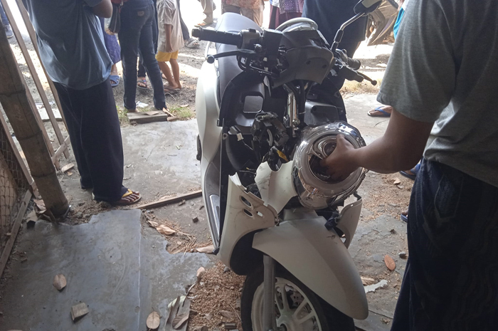 Kondisi motor dua remaja asal kediri yang terlibat kecelakaan di Catakgayam, Mojowarno Jombang Rabu (30/8) pagi.