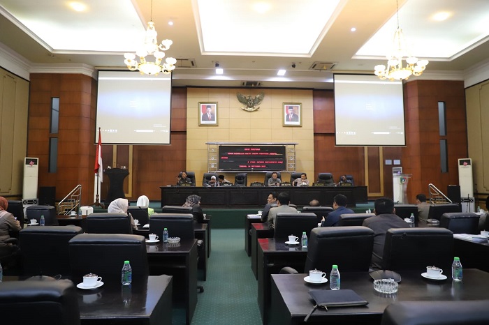 Pelaksanaan sidang paripurna di gedung DPRD Jombang (4/9)