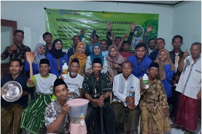 Pelatihan yang diberikan tim dari Unwaha Jombang kepada kelompok tani di Sumbernongko