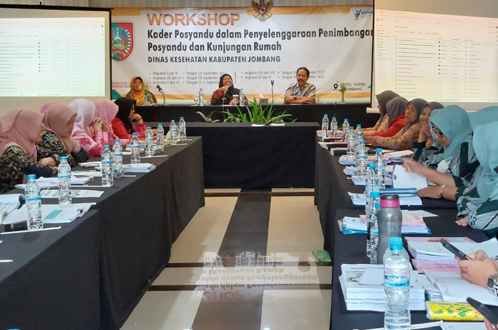 Peserta workshop kader Posyandu antusias mengikuti kegiatan yang dipaparkan dr. Wahyu Sriharini Kabid Kesehatan Masyarakat Dinkes Jombang kemarin.