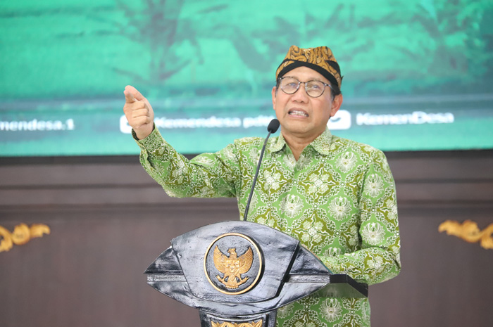 Mendes PDTT Halim Iskandar saat memberikan sambutan dan arahannya di pendopo Jombang (14/9)