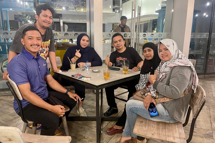 HM Syarif Hidayatullah ST MMT (Gus Sentot) bersama alumni PP Darul Ulum Rejoso di Jakarta, (13/9).