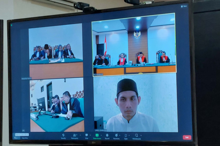 SUasana sidang pebacaan vonis kepada Andi Pangerang Hasanudin, eks Peneliti BRIN dalam kasus ujaran kebencian kepada warga Muhammadiyah