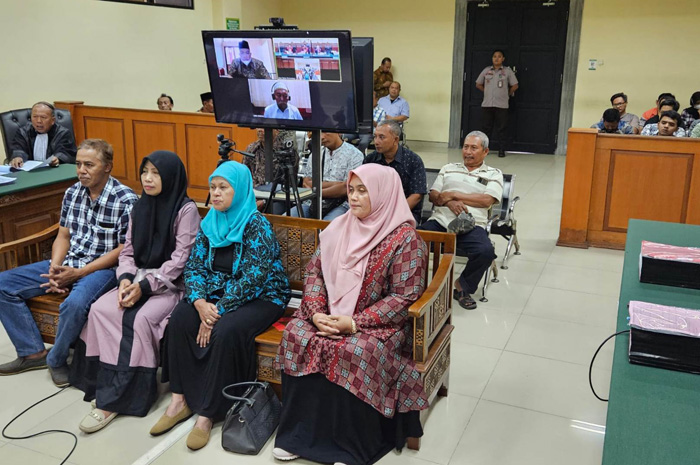 Delapan saksi yang dihadirkan JPU dalam sidang pupuk bersubsidi di Pengadilan Tipikor Surabaya Selasa (19/9)