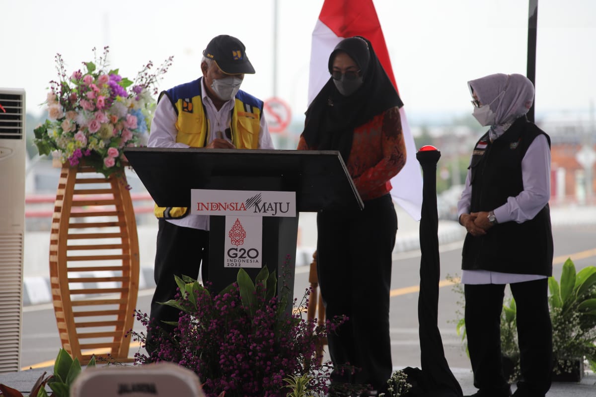 Bupati Jombang bersama Menteri PUPR saat menghadiri peresmian Jembatan Ploso