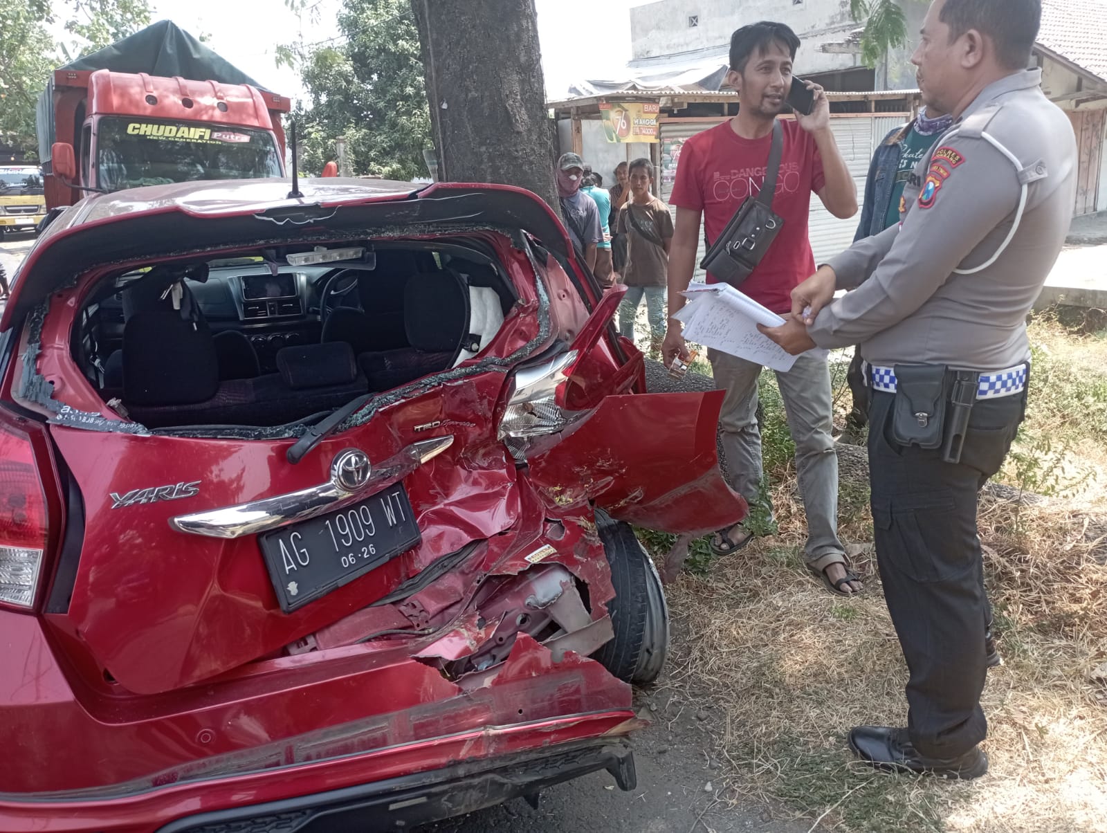 Kondisi mobil korban kecelakaan di Jalan Kabupten Desa Jatipelem, Kecamatan Diwek yang ringsek