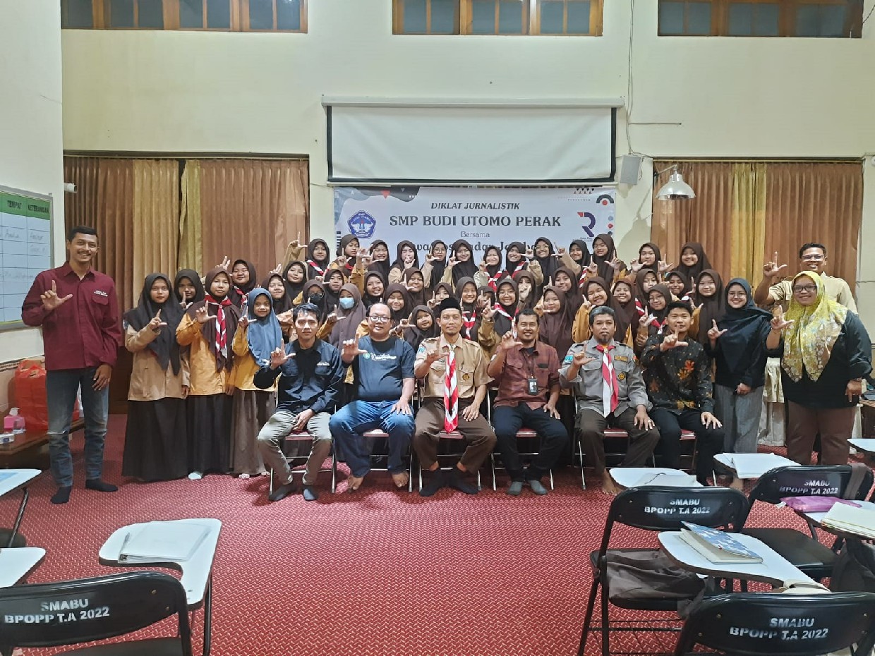 Pembukaan ngaji Jurnalistik yang digelar SMP Budi utomo Perak dan Jawa Pos Radar Jombang