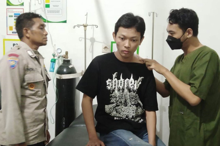 Korban pengeroyokan saat menjalani perawatan dan visum di Puskesmas