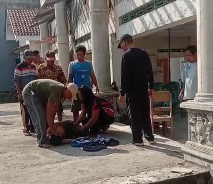 Maling sepeda motor di Desa Sembung, Kecamatan Perak Jombang dimassa warga usai kepergok mencuri