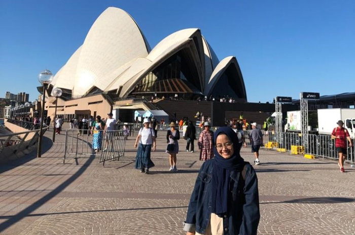 Sabila Hikmah Syafiulia, 24, saat berada di opera house Sydney Australia