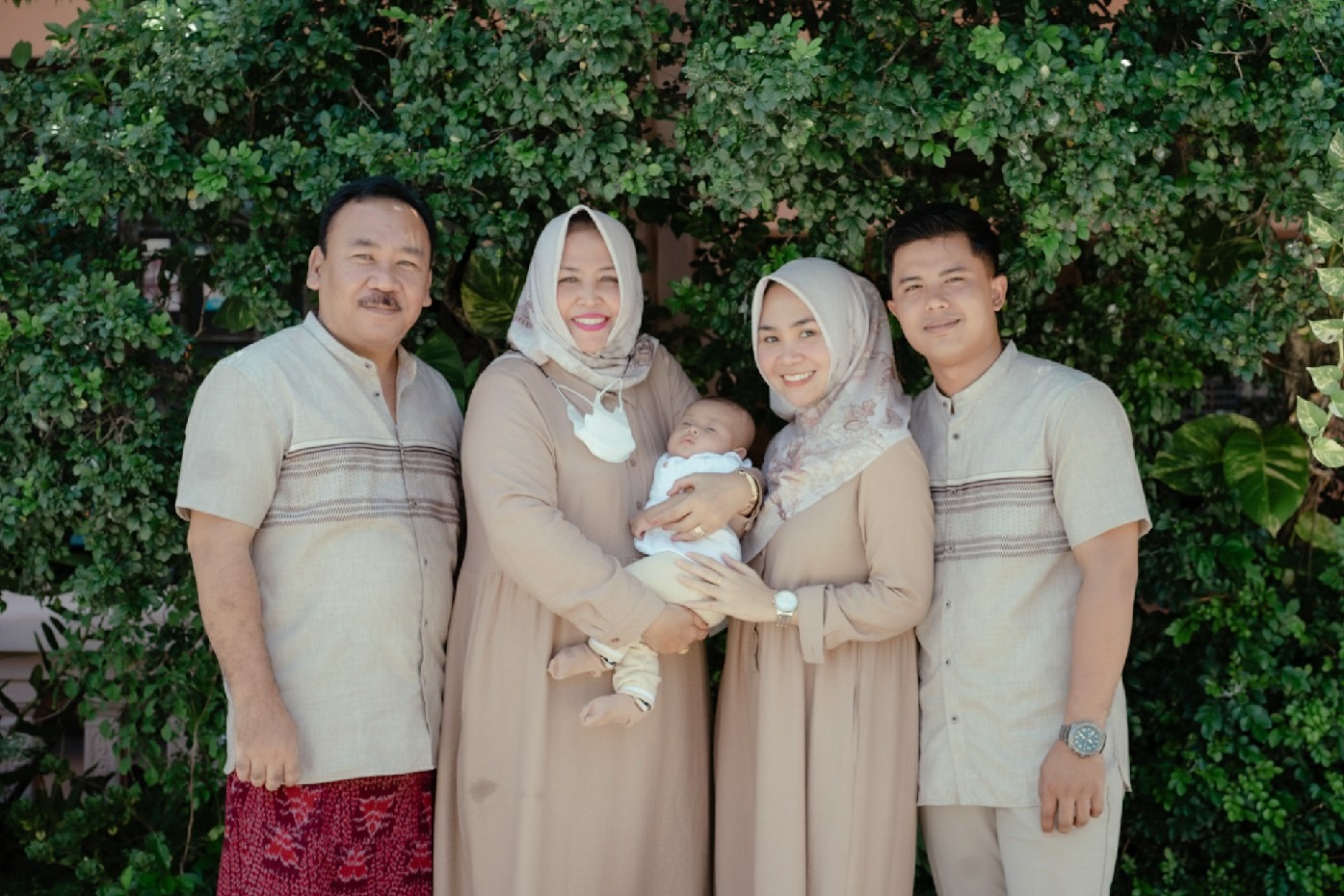 Arief Hidajat bersama keluarganya