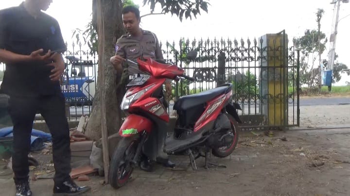 Sepeda motor korban tabrak lari di Bareng, Jombang yang kini diamankan petugas