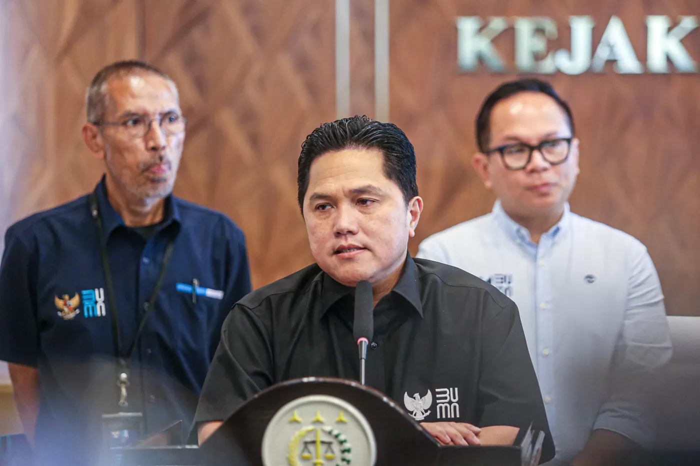 Menteri Badan Usaha Milik Negara (BUMN) Erick Thohir usai membuat laporan di Kejagung (MIFTAHUL HAYAT/JAWA POS)