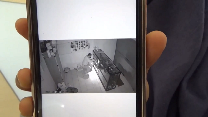 Aksi pencurian kamera di Desa Mancar, Kecamatan Peterongan yang terekam kamera CCTV