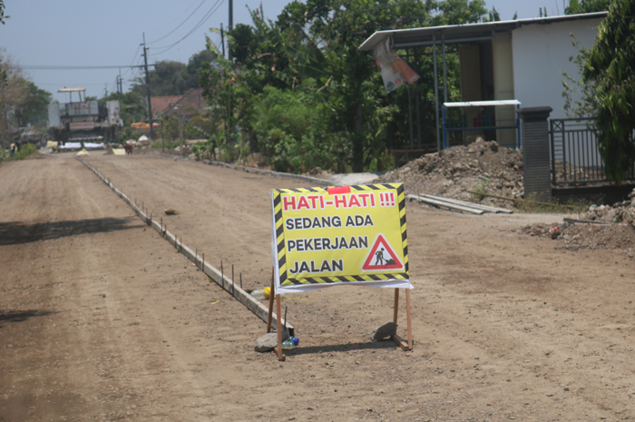 Pekerjaan pengecoran di ruas Kabuh-Tapen telah dimulai dari sisi Desa Sidokaton, Kecamatan Kudu, Jombang