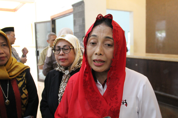 Menteri Pemberdayaan Perempuan dan Perlindungan Anak, I Gusti Ayu Bintang Darmawati memberi arahan kepada santri Ponpes Bahrul Ulum Tambakberas Senin (9/10)