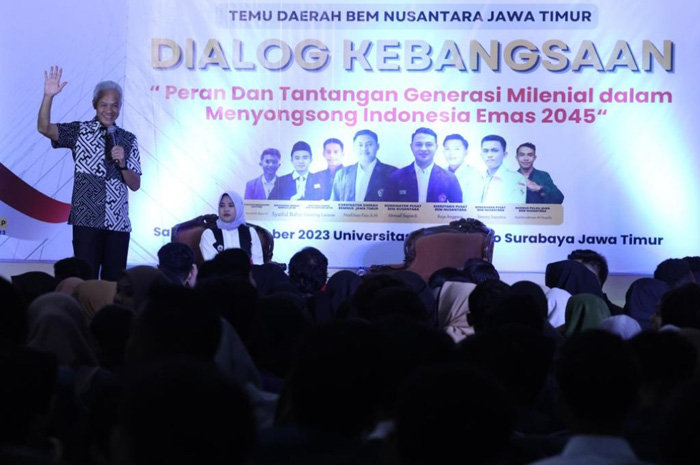 Ganjar Pranowo menghadiri acara temu daerah BEM Nusantara Jawa Timur di Universitas Dr Soetomo (Unitomo) Surabaya, pada Sabtu (23/9).