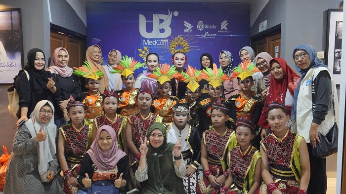 Tim dari SDN Jombatan 3 didampingi para guru di ajang ASEAN Panji Festival 2023 di Universitas Brawijaya Malang, (12/10).