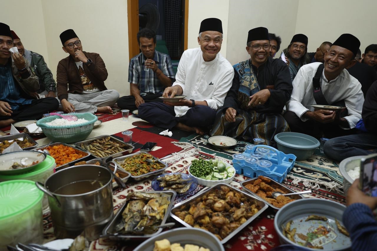 Ganjar Pranowo menginap di Kampung Nagrok l, Desa Muncang Kecamatan Sodonghilir, Tasikmalaya, Senin (9/10).