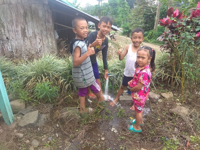 Warga di Kecamatan Wonosalam merasakan manfaat pengembangan jaringan distribusi air bersih hingga ke rumah.