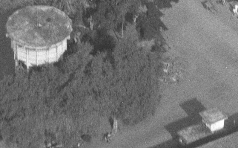 Salah satu transformatorhuis di timur Ringin Contong.  foto ini diambil pada tahun 1948