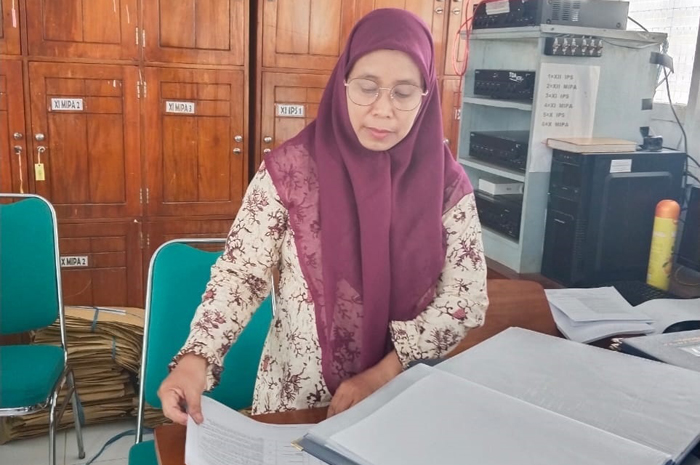 Sri Wilujeng, guru SMAN Bandarkedungmulyo