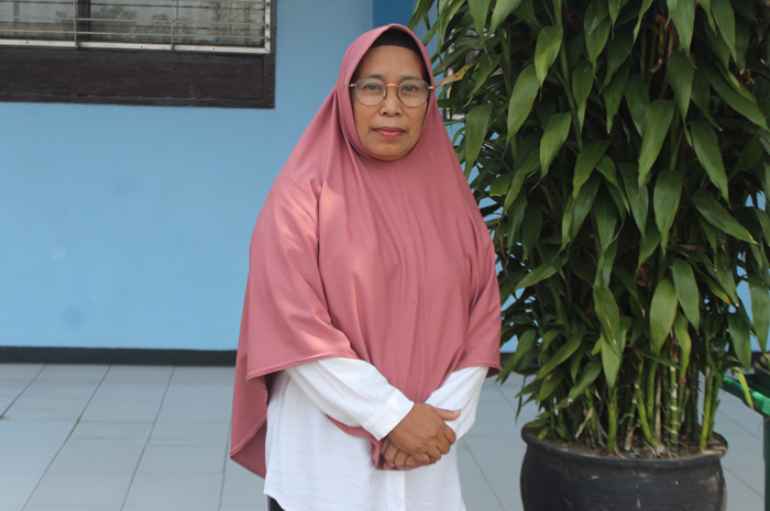 Sri Wilujeng, guru SMAN Bandarkedungmulyo.