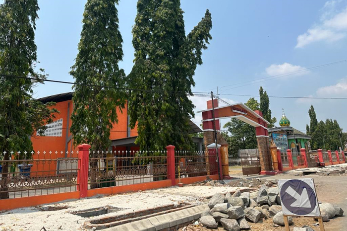 Kondisi proyek trotoar Jl gus Dur Jombang yang pekerjaannya minus 17 persen