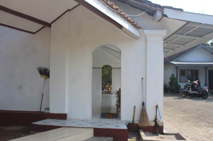 Air sumur di Masjid tua di Megaluh, Jombang ini diyakini memiliki tuah menyembuhkan penyakit