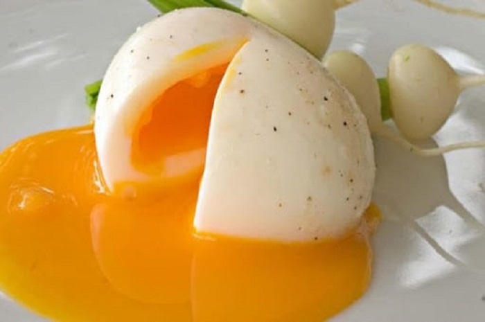 Ilustrasi telur yang dimasak setengah matang. memasak telur dengan kondisi setengah matang, ternyata berpotensi menganggu kesehatan