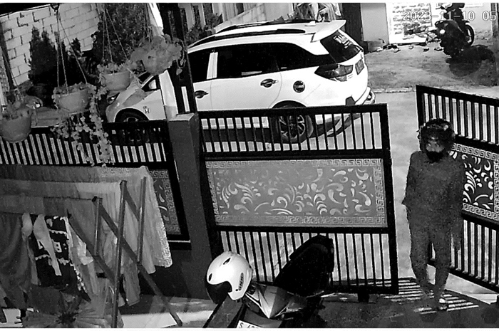 Aksi pencuri motor di perumahan Desa Denanyar, Jombang yang terekam CCTV rumah
