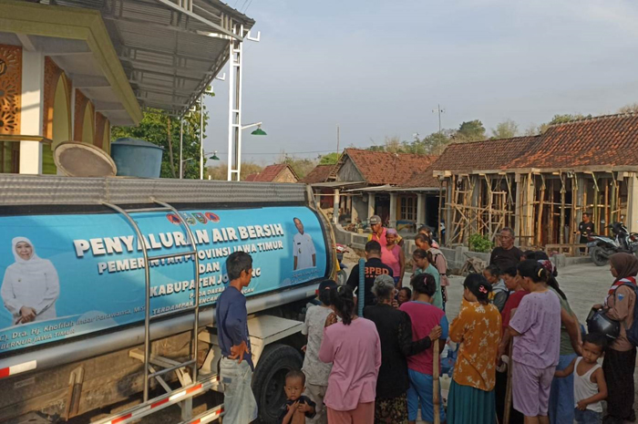 Salah satu bantuan yang diberikan pemprov Jatim untuk Jombang mengatasi krisis air di Manduro, Kabuh
