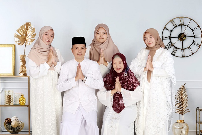 Kaseri bersama istri dan anaknya