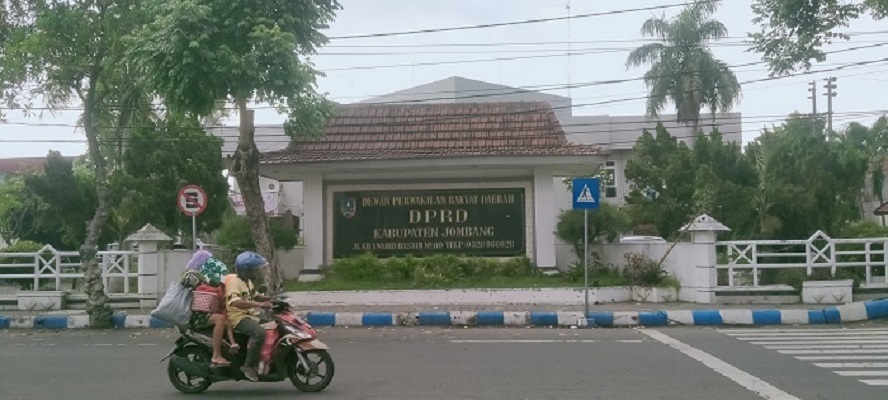 DIPINDAH: Gedung DPRD Jombang di Jalan KH Wahid Hasyim yang rencananya direlokasi.