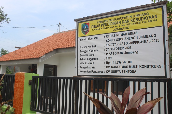progres rehab SDN Plosogeneng 1 Kecamatan Jombang masih dalam tahap finishing, Rabu (6/12).