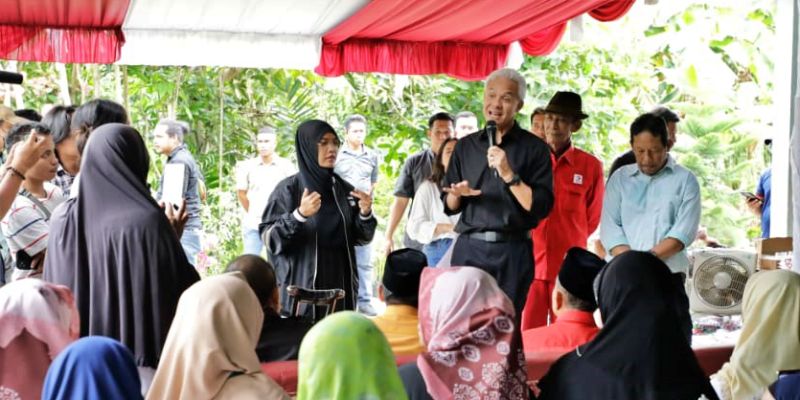Disabilitas dialog bersama calon presiden nomor urut 3 Ganjar Pranowo di Loka Bina Karya Balikpapan, Kalimantan Timur, Selasa (5/12).