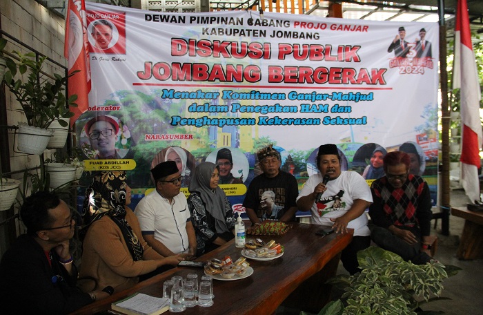 BERI MASUKAN: Sejumlah elemen masyarakat antusias mengikuti diskusi publik Jombang bergerak kemarin.