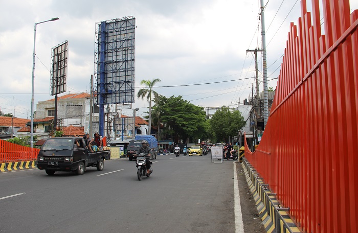 BERSOLEK: Kondisi jembatan di Jl A Yani Jombang lebih enak dipandang, kemarin (11/12).
