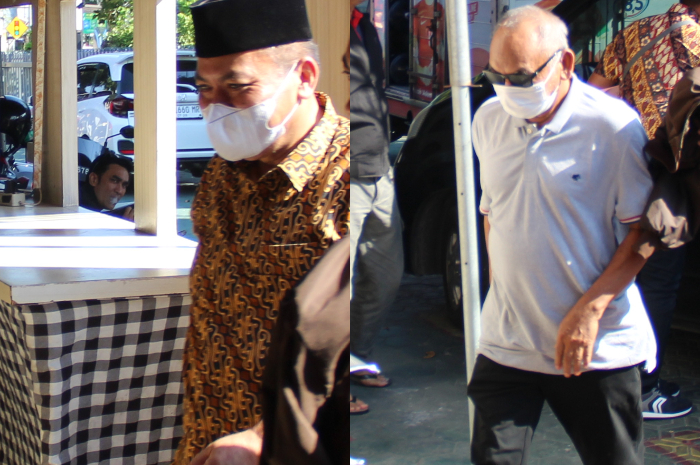 Mubin (kiri) dan Sudiyanto (kanan) dua koruptor pupuk bersubsidi di Jombang saat digelandang ke lapas kelas II B Jombang (21/7) lalu.