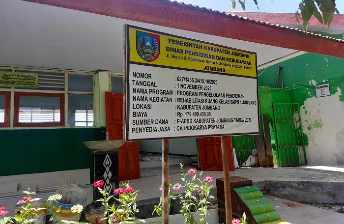 Kondisi SMPN 4 Jombang yang belum selesai direhab, Jumat (15/12)