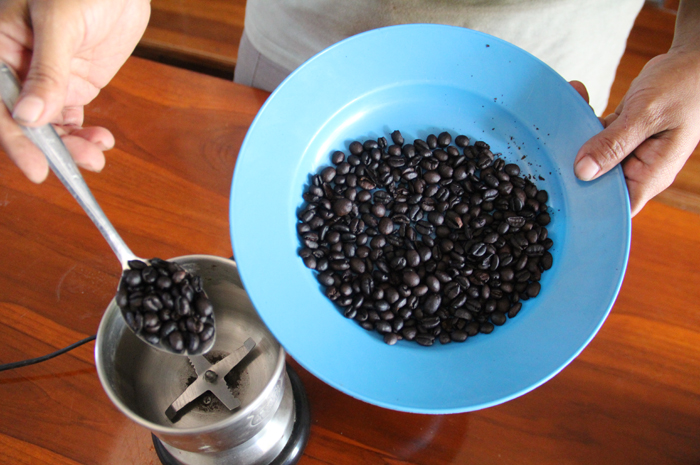 Biji kopi robusta dawi Panglungan, Wonosalam Jombang yang telah disangrai