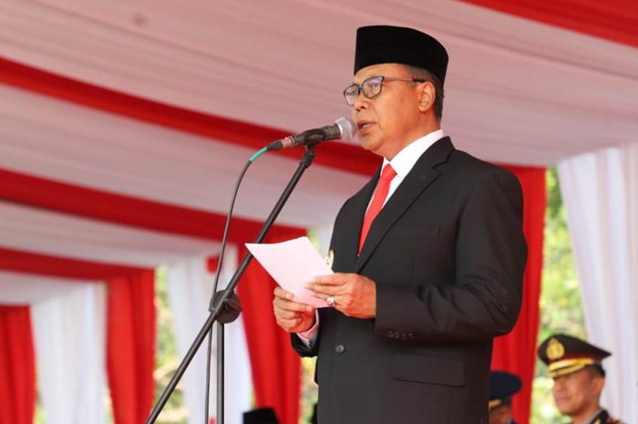 Pj Bupati Jombang memimpin peringatan upacara Hari Ibu di Alun-alun Jombang, Jumat (22/12) pagi.