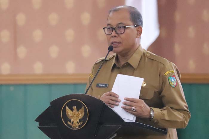 Pj Bupati Sugiat memberikan keterangan kepada wartawan beberapa waktu lalu.